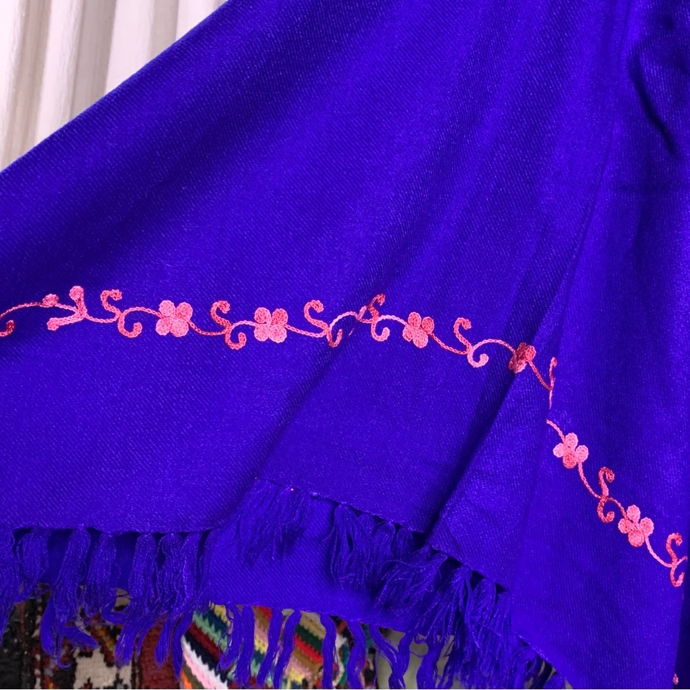 Embroidered Poncho - Picture 4 of 7